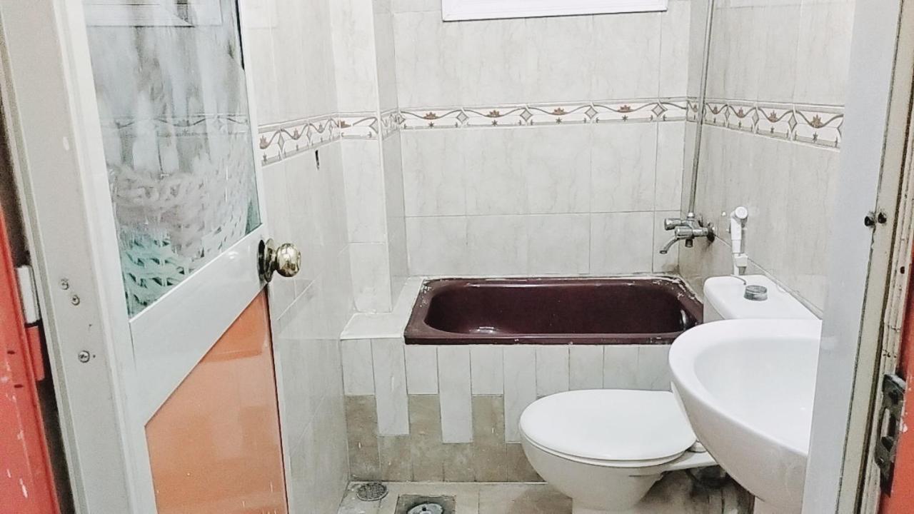 Family Apartment - Next To Abdeen Palace And Museum Кайро Екстериор снимка