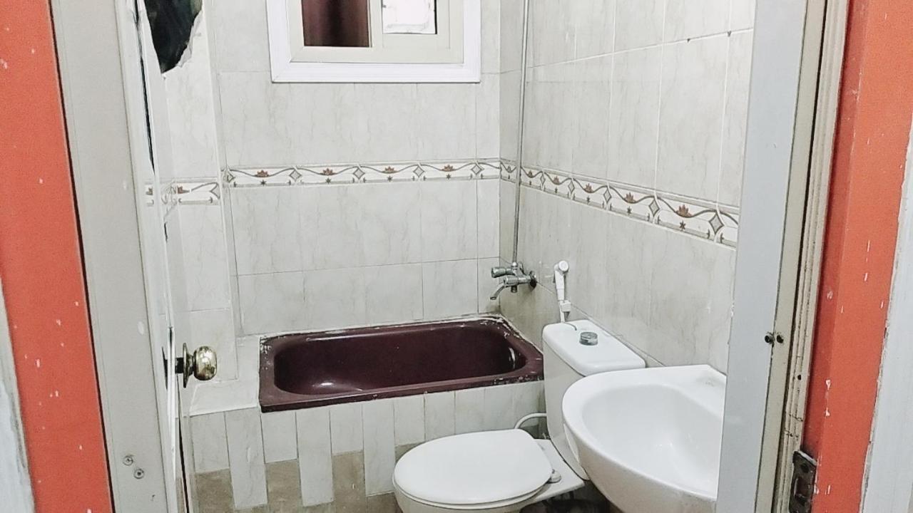 Family Apartment - Next To Abdeen Palace And Museum Кайро Екстериор снимка