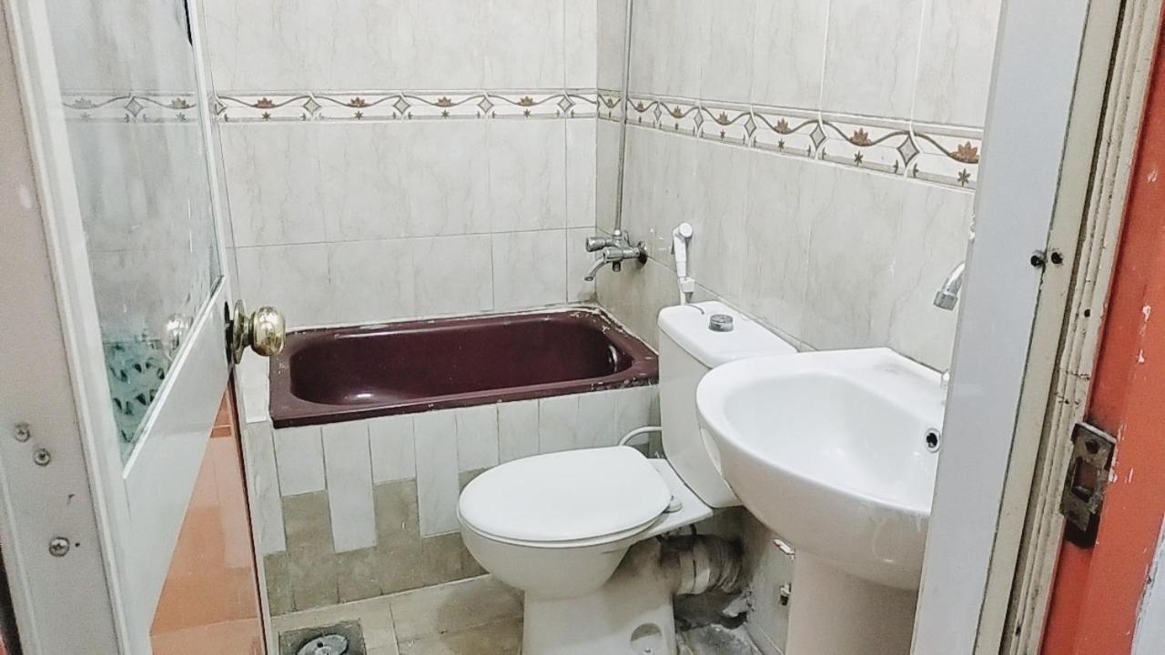 Family Apartment - Next To Abdeen Palace And Museum Кайро Екстериор снимка