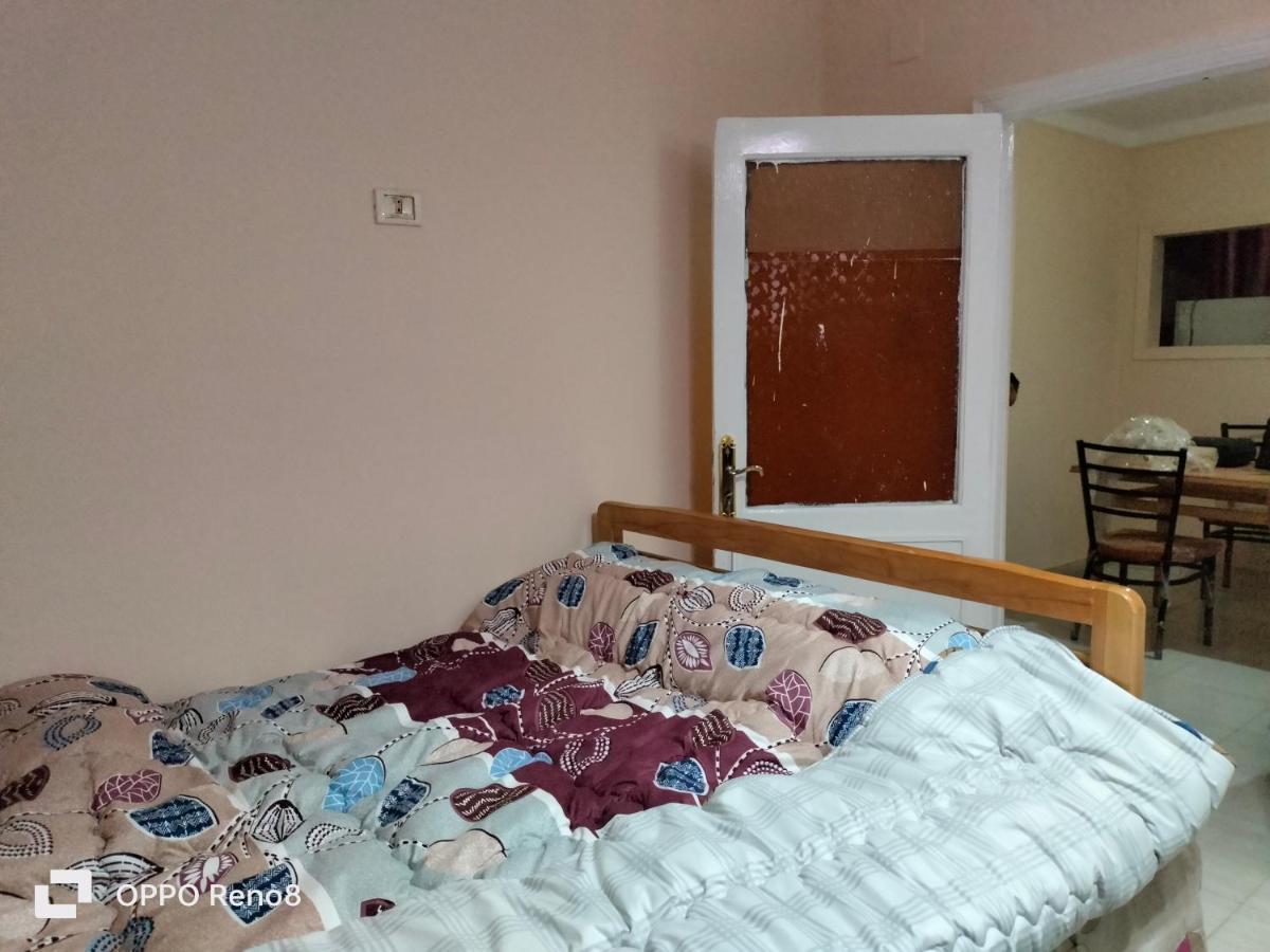 Family Apartment - Next To Abdeen Palace And Museum Кайро Екстериор снимка